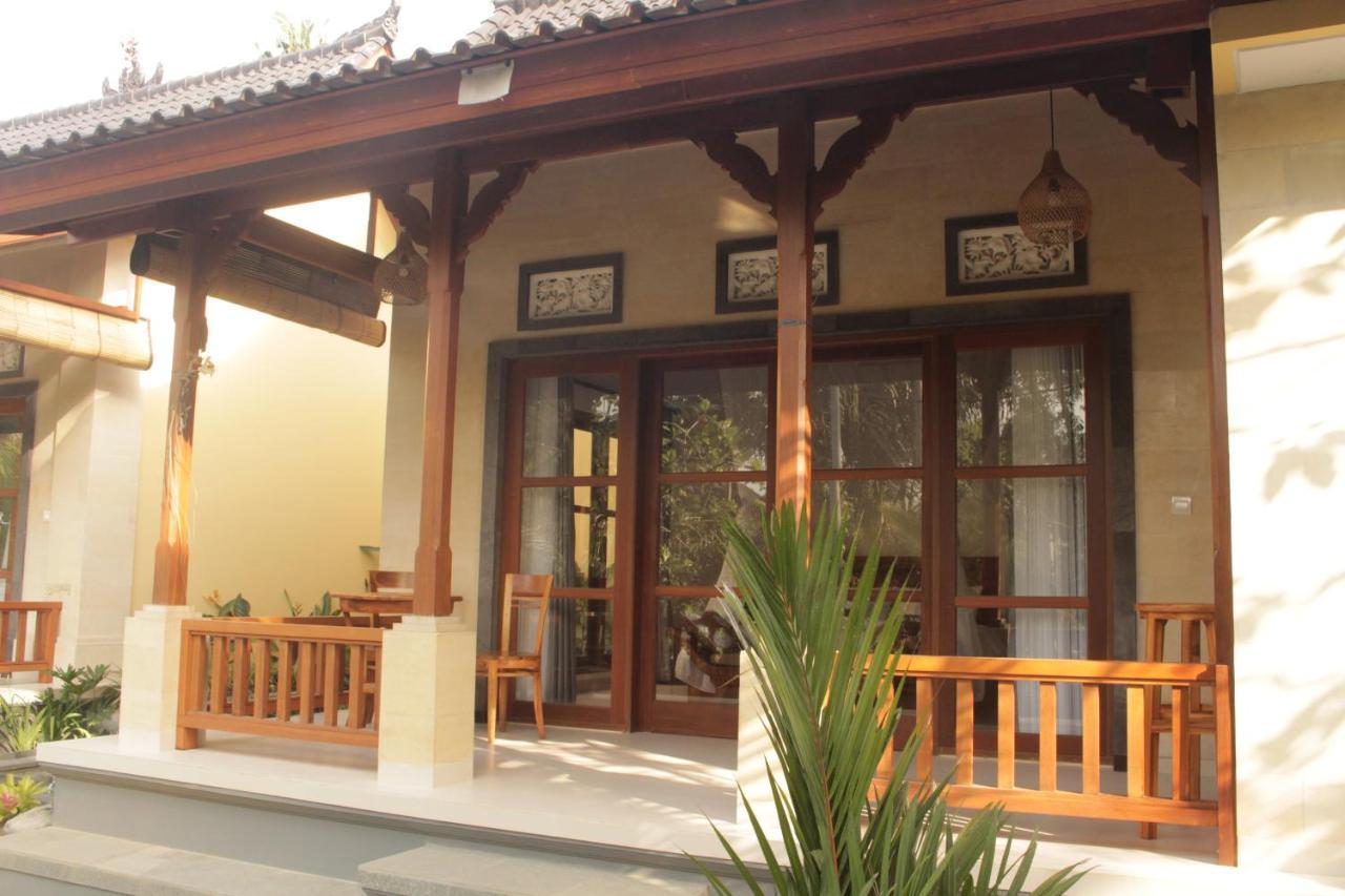 Couette-café Ancut Sari *